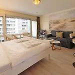 Appartement Mit Badewanne Am Strand Und Balkon