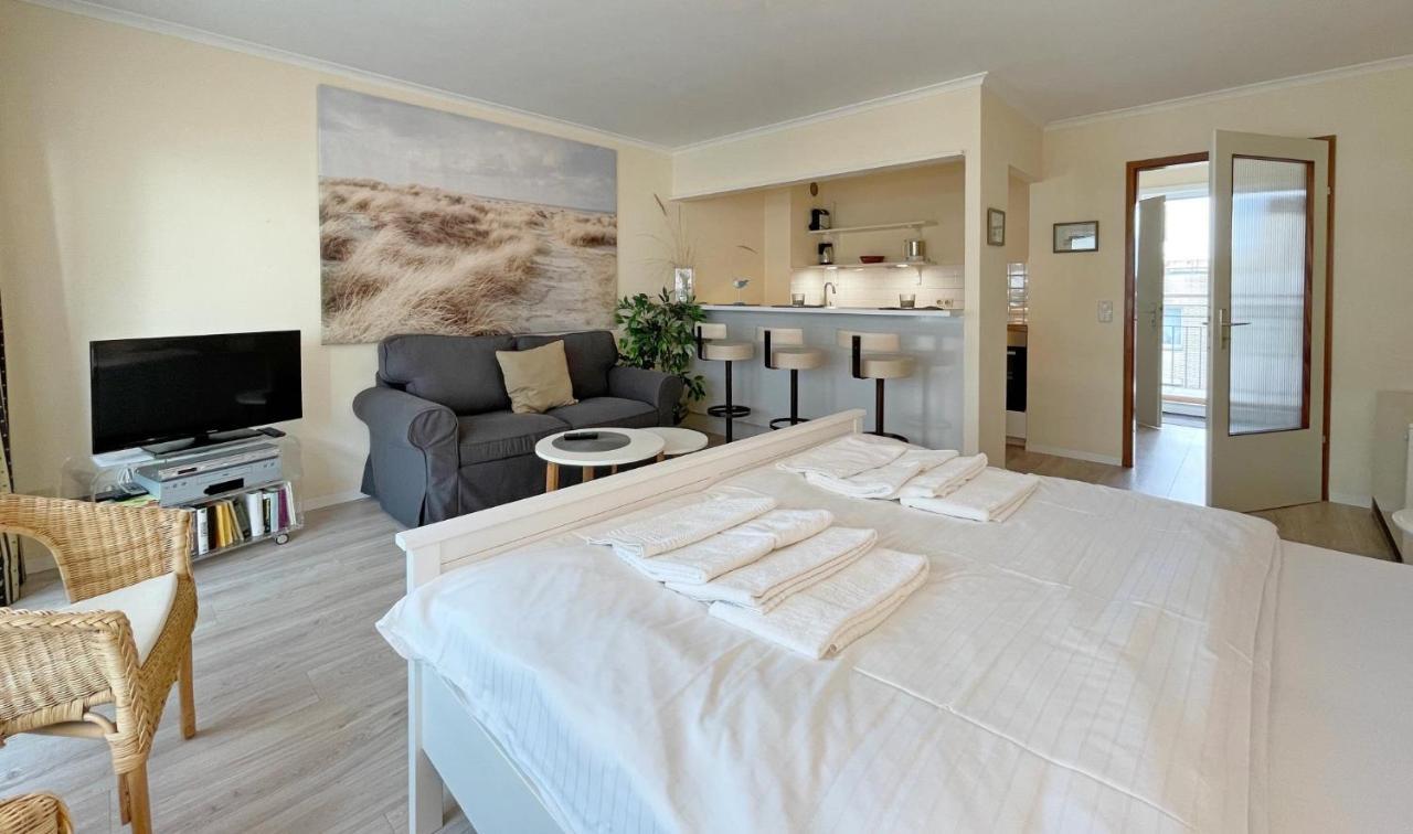 Mit Badewanne Am Strand Und Balkon Apartment