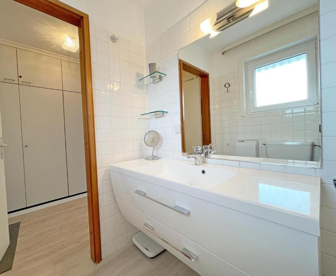 Mit Badewanne Am Strand Und Balkon *